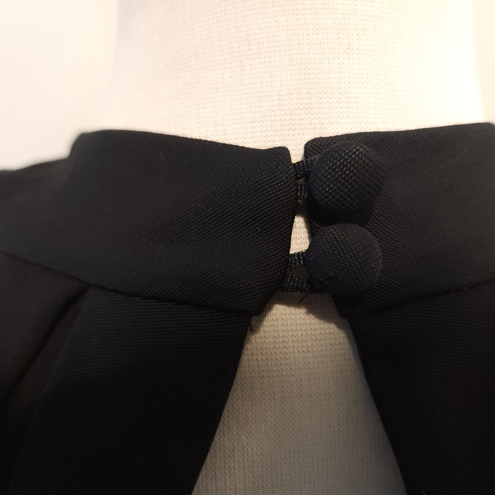 Elegant Black Halter Dress - Picture 6 of 8